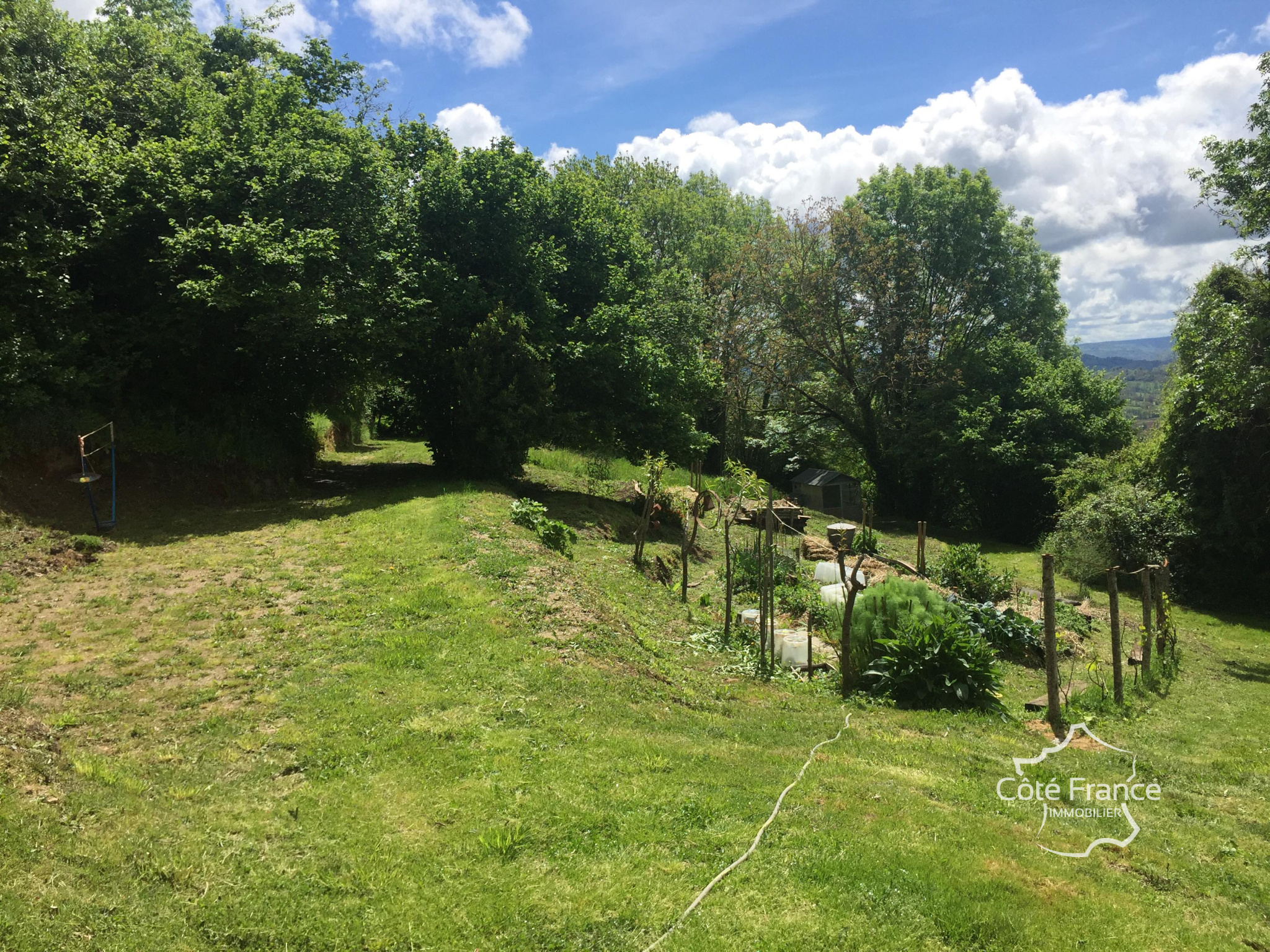 vente Ancien hameau avec 8 hectares de terrain