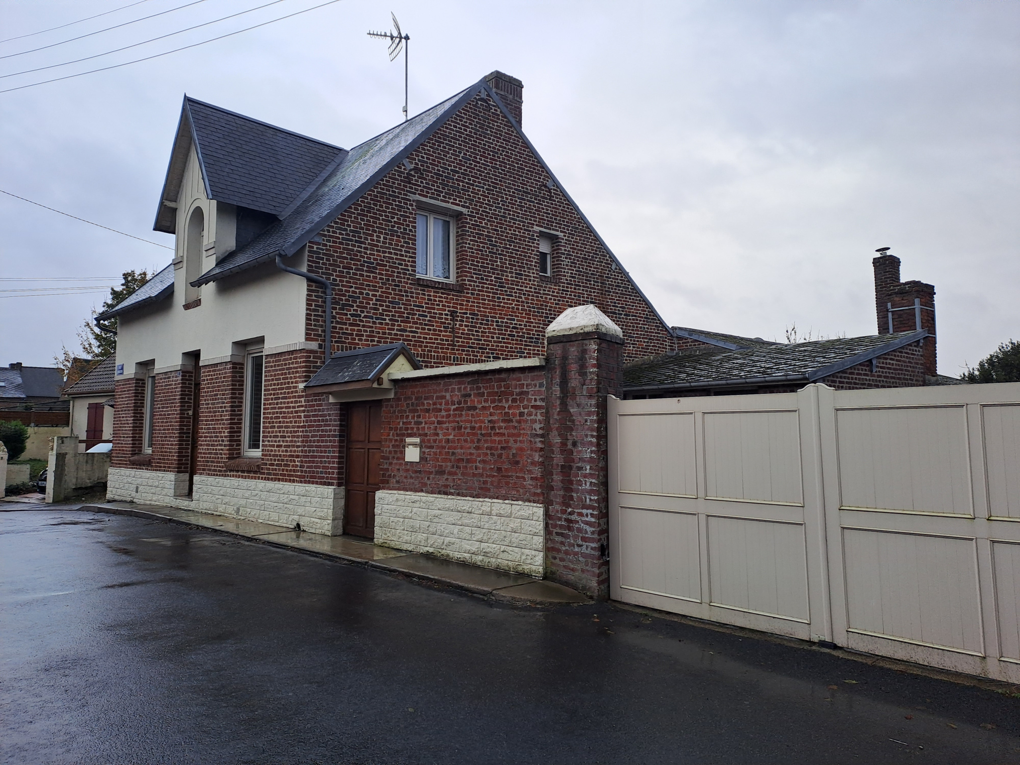 Origny-Sainte-Benoite : maison de village terrasse en vente
