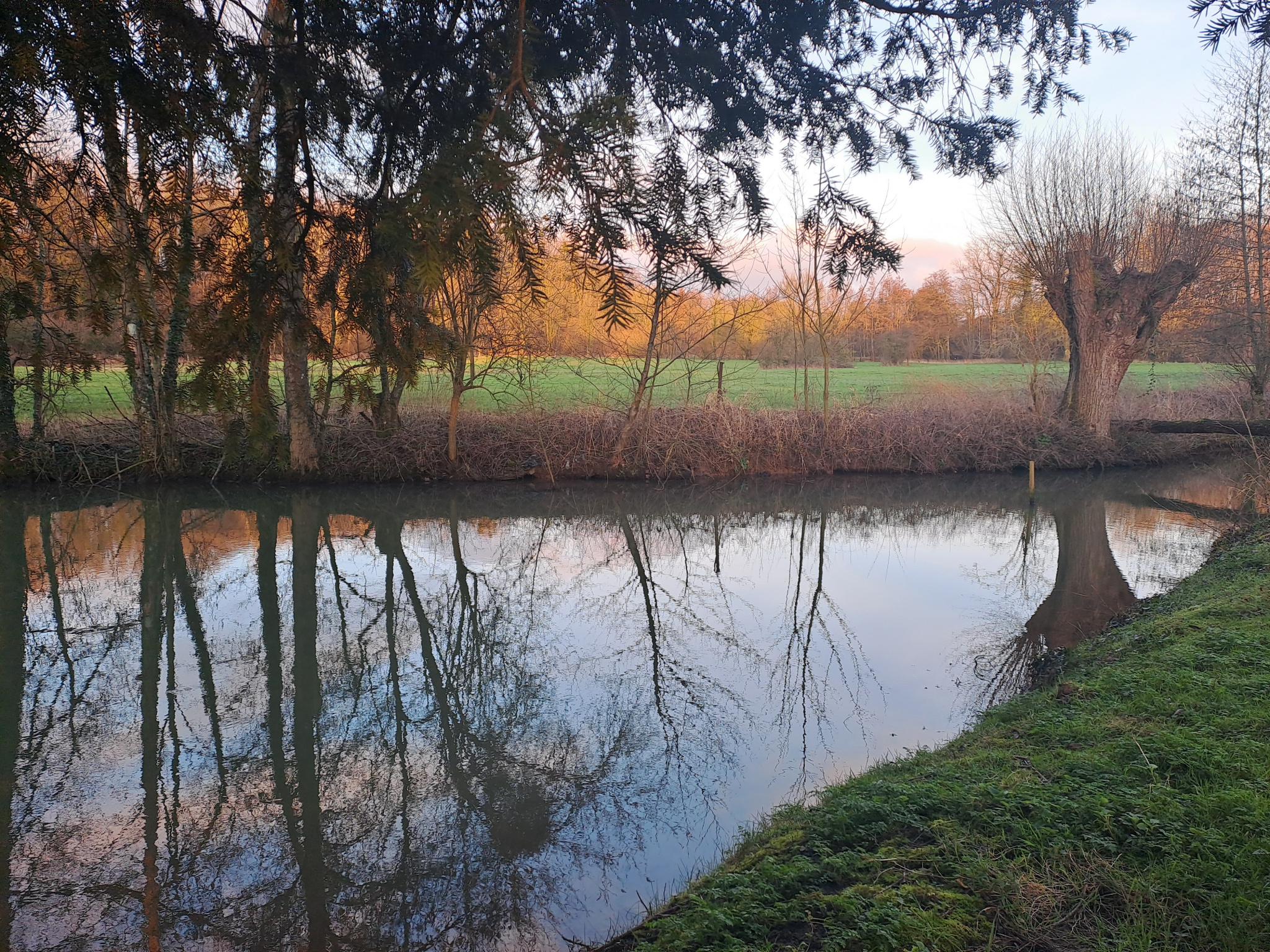 AISNE SAINT-ALGIS Ancien moulin avec étang sur un terrain de