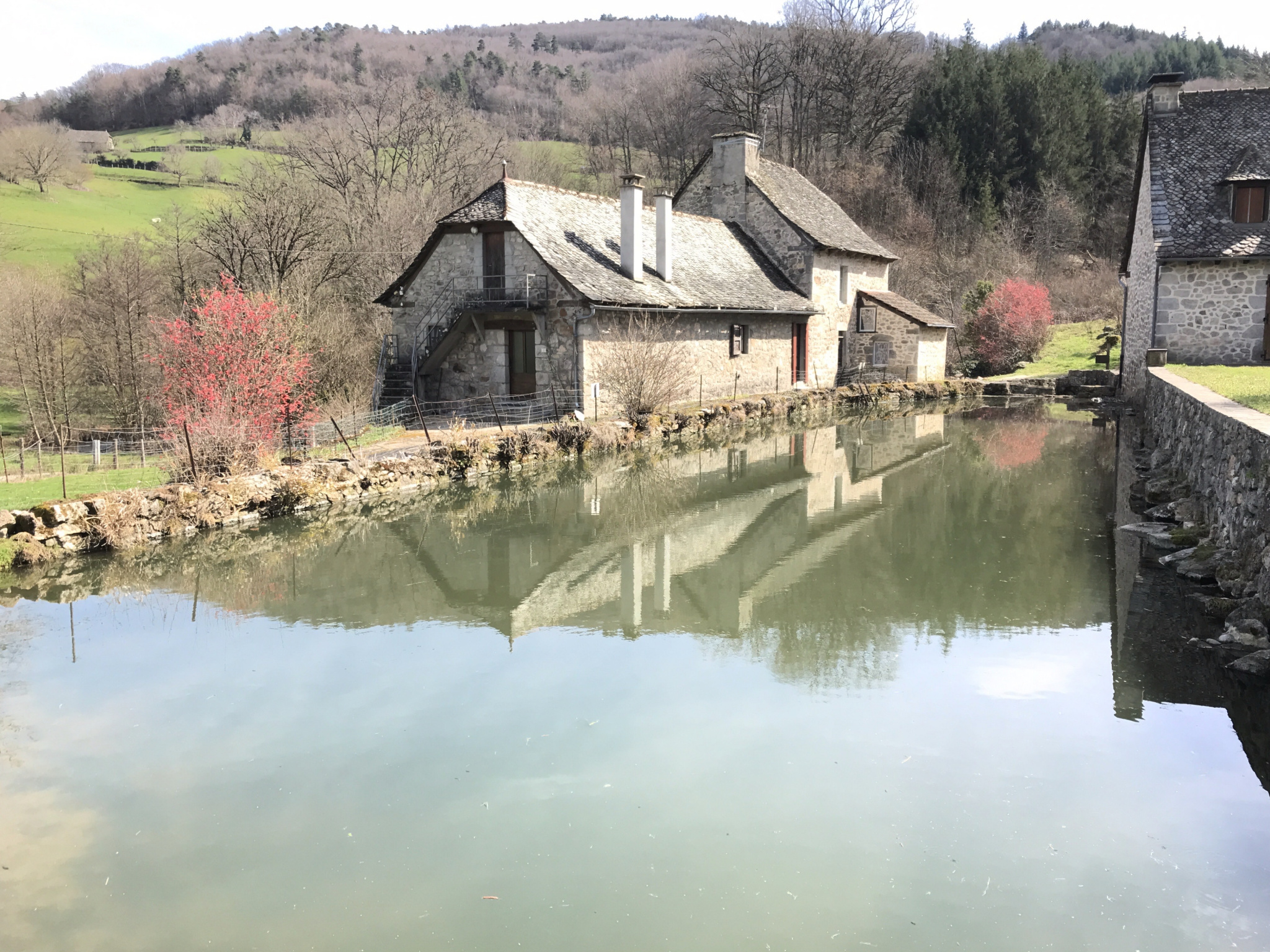 Authentique Moulin à eau à vendre - Sénezergues (Cantal)